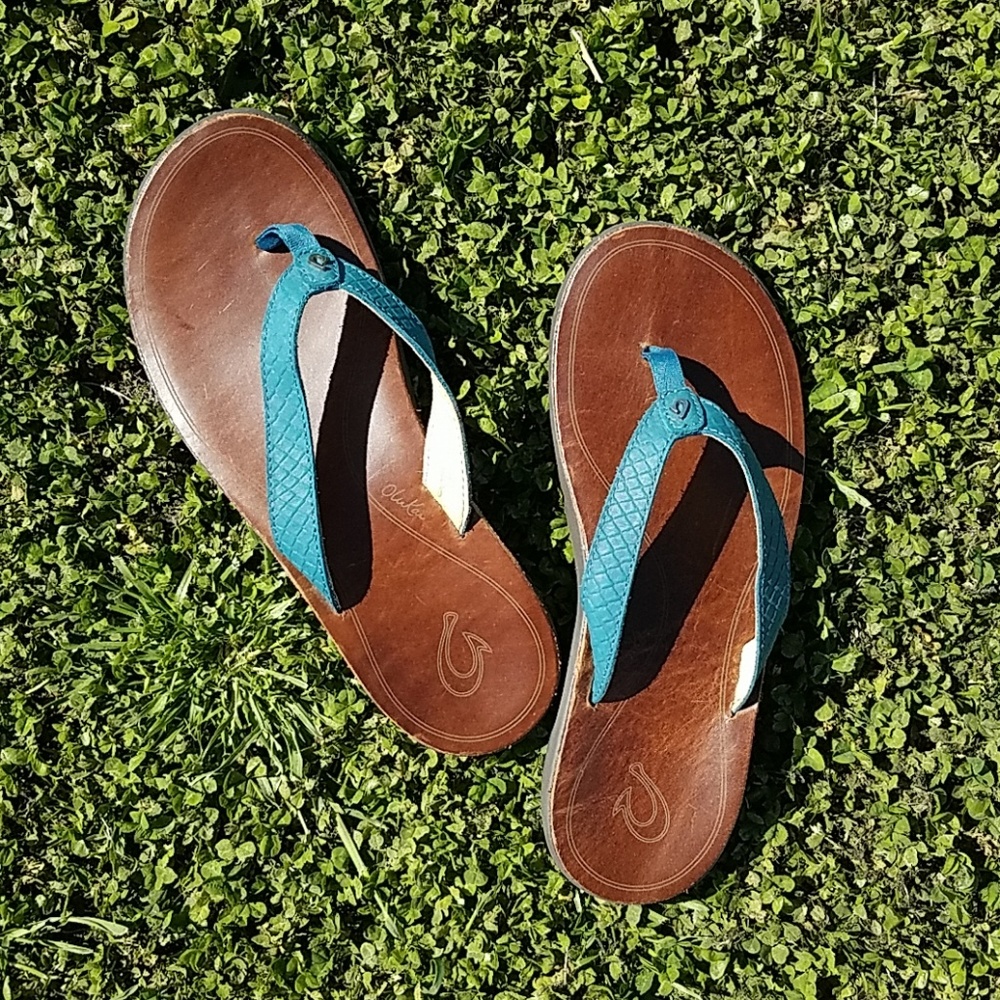 Olukai flip flops sandals